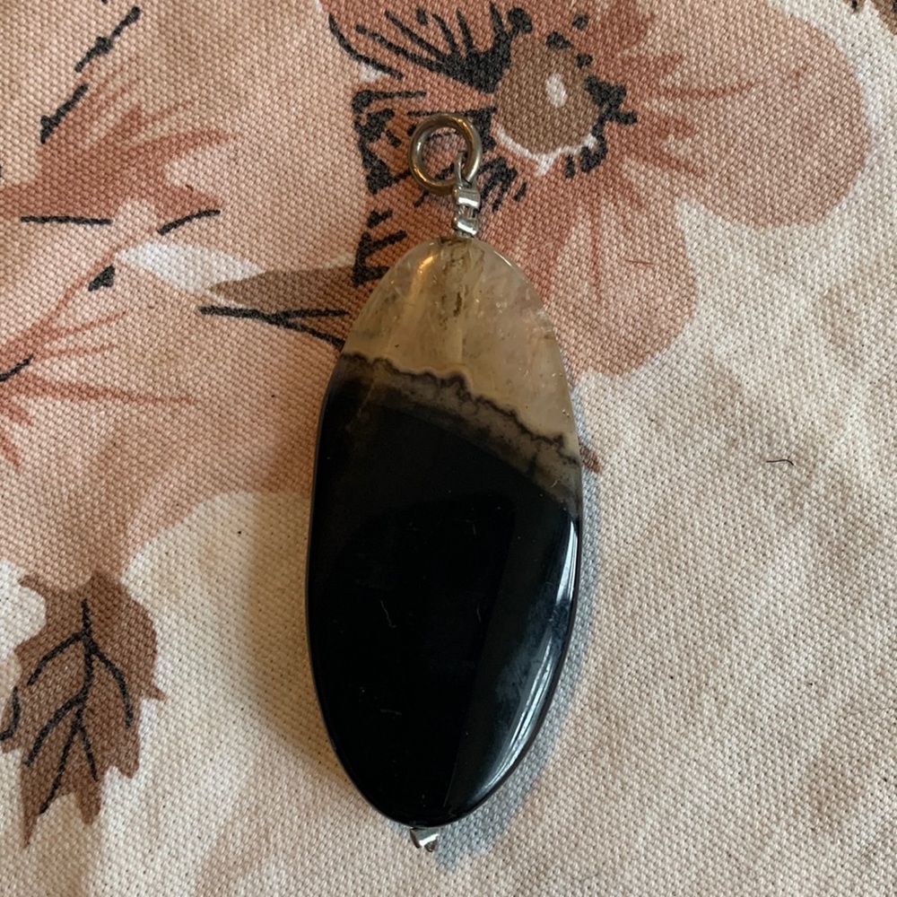 Onyx geo pendent